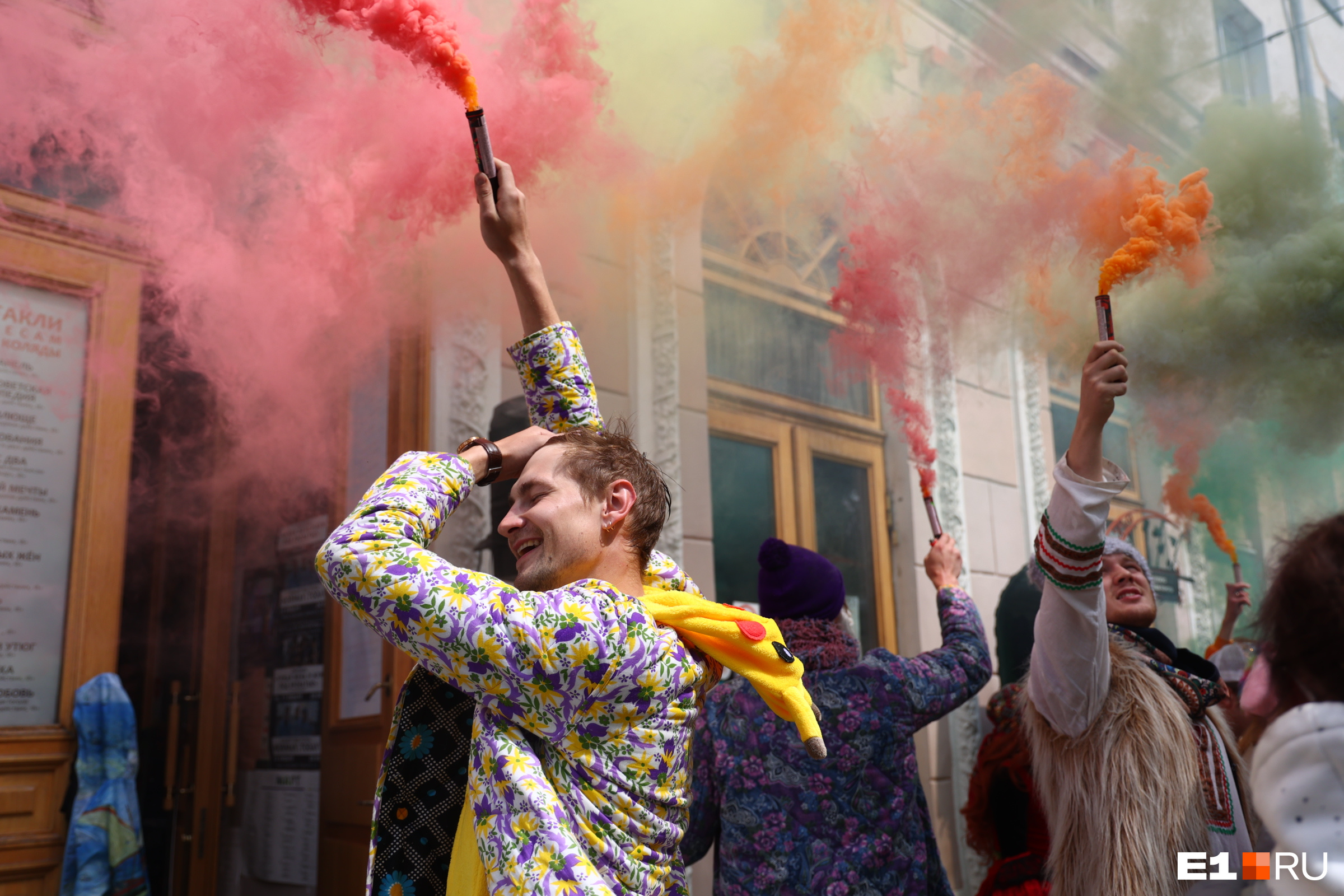 Квартира после вечеринки. Хотим пати 20 миллионов. Лес и лис белгород новогодний корпоратив. Подруга заблевала мне квартиру. Последствия после вечеринки.