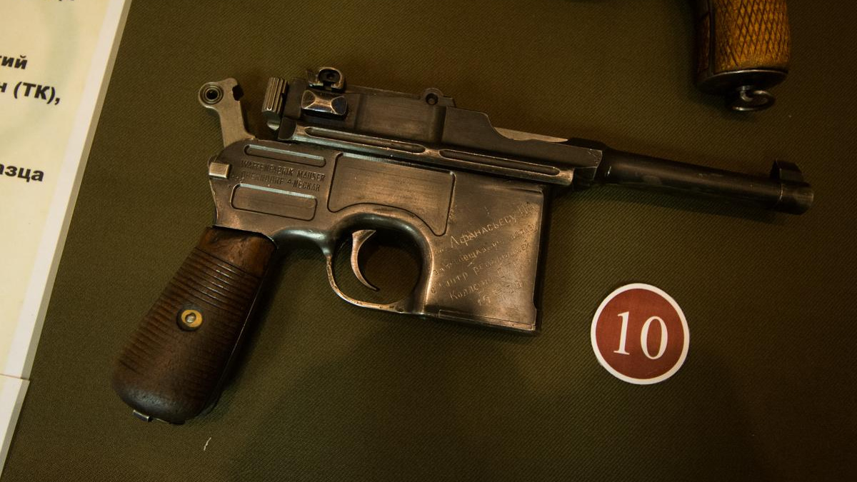 Немецкое оружие конца XIX века нашли на крыше дома в Уссурийске