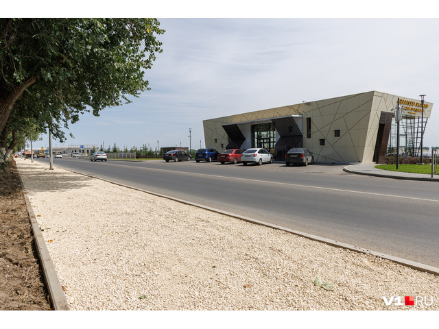 В Волгограде строят тротуар на Нулевой Продольной - 26 июля 2023 - v1.ru