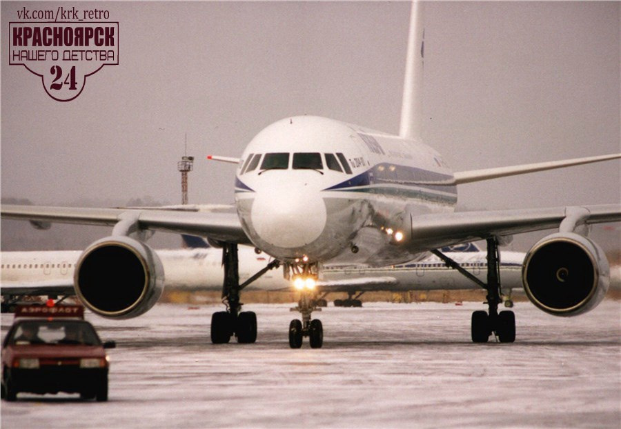Самолет <nobr class="_">Ту-204</nobr> KrasAir