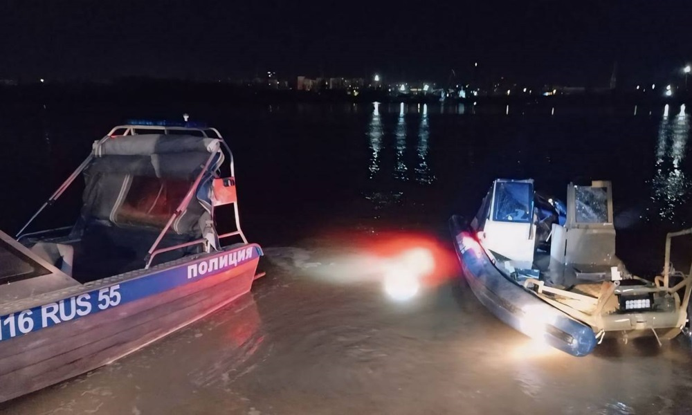 В Омске моторная лодка врезалась в пристань — двое погибли
