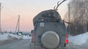 «На чучело это не похоже»: автомобиль с рогатым животным на крыше заметили под Новосибирском