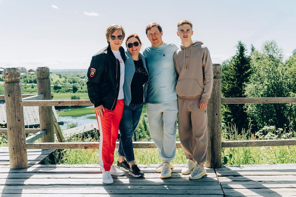 Кирилл Суханов со своей семьей