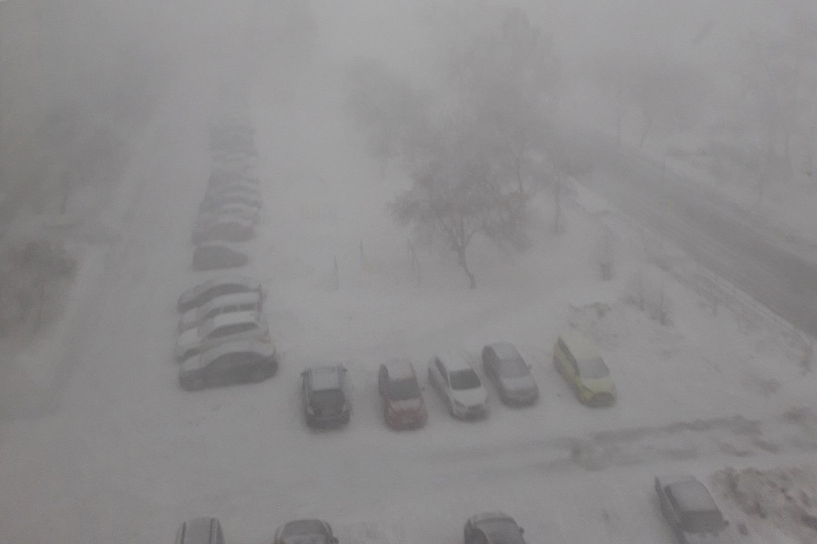 Екатеринбург завалило весенним снегом. Ждать ли еще осадков?