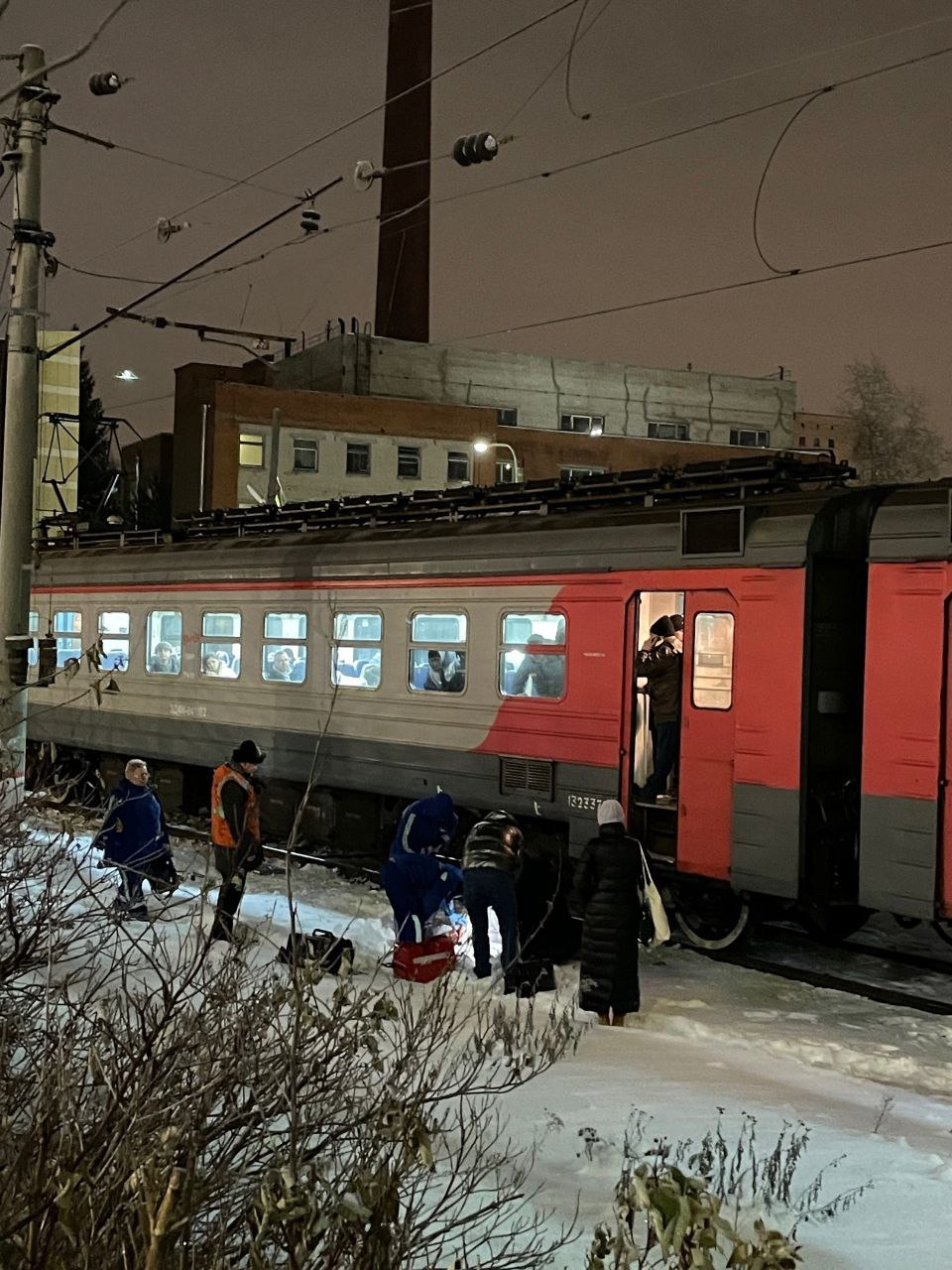 Электричка насмерть сбила женщину у станции метро «Старая деревня» в  Приморском районе - 7 декабря 2023 - ФОНТАНКА.ру