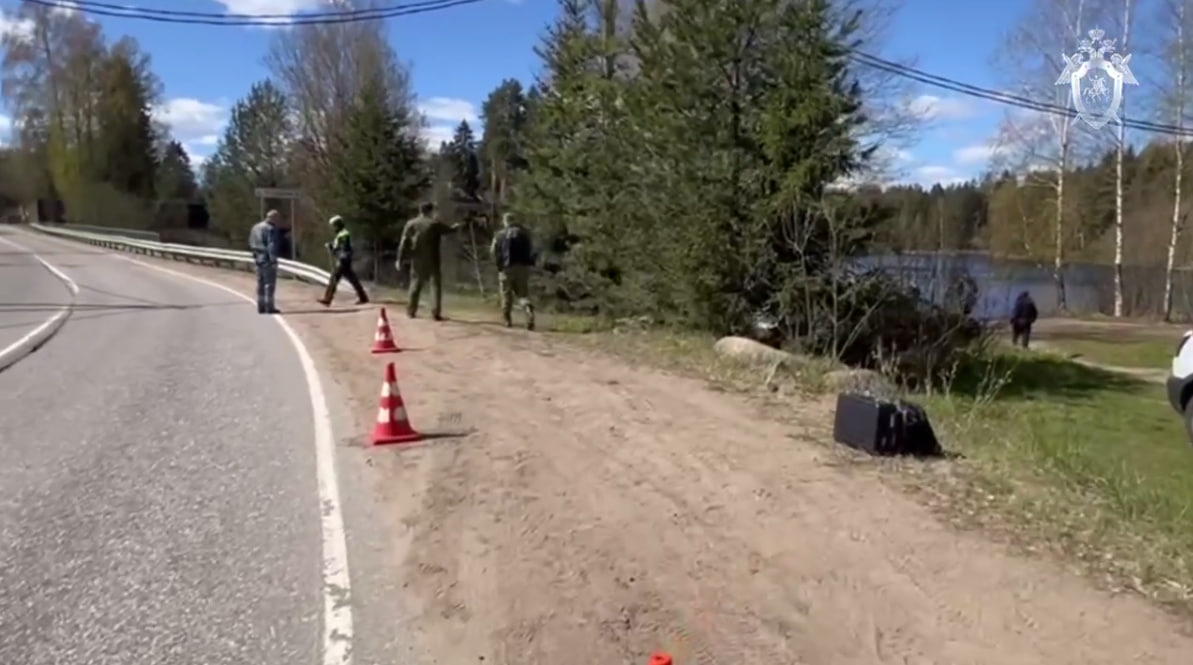 СК показывает видео с места ДТП в Рощино, где погибли подростки. «Шкода»  уже на берегу | 12.05.2024 | Санкт-Петербург - БезФормата