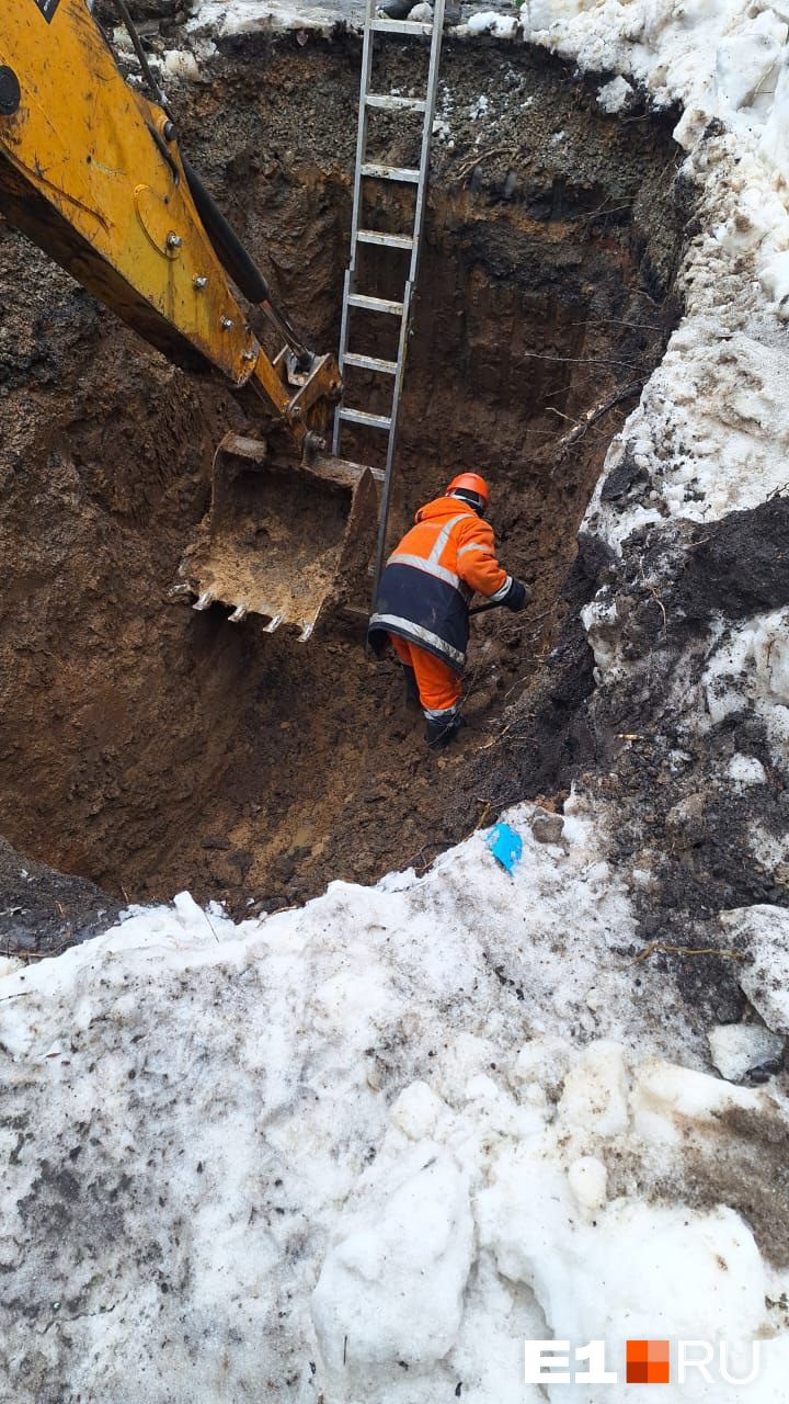 В Екатеринбурге детский садик затопило сточными водами из канализации. Видео