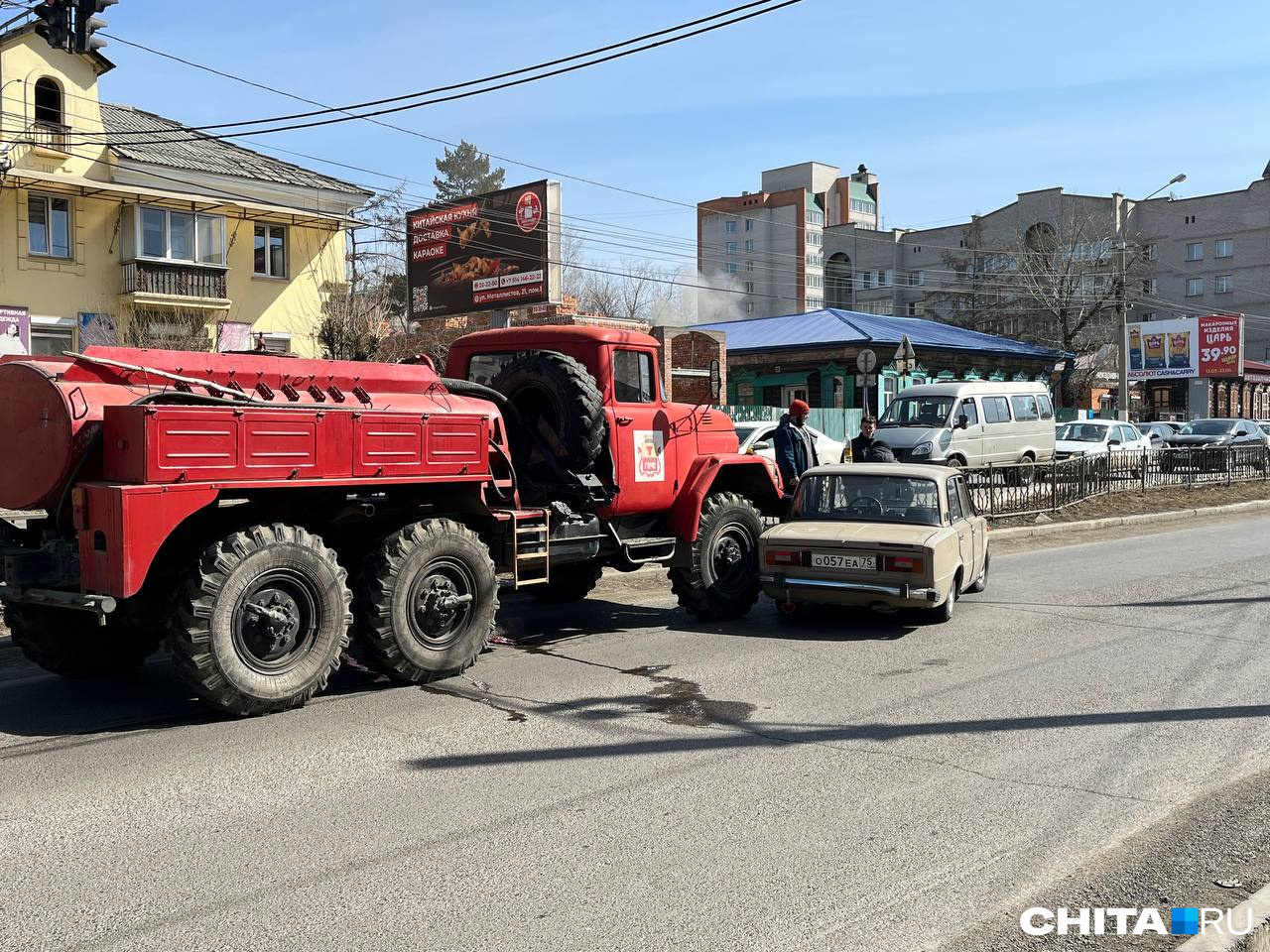 Машина департамента ГО и ЧС и «Жигули» столкнулись в центре Читы
