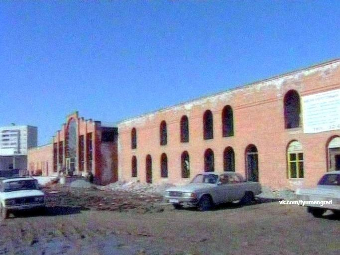 Строительство рынка «Тюменский» в <nobr class="_">1999 году</nobr>