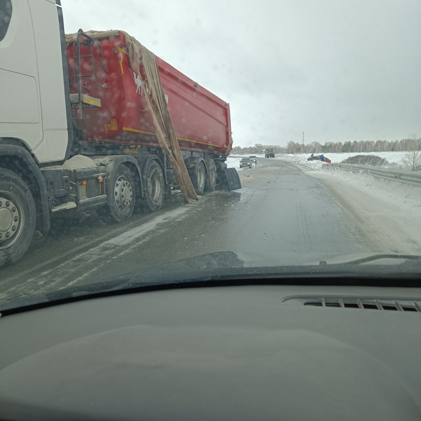 На дороге возле Верхнеуральска произошло ДТП На дороге возле Верхнеуральска произошло ДТП