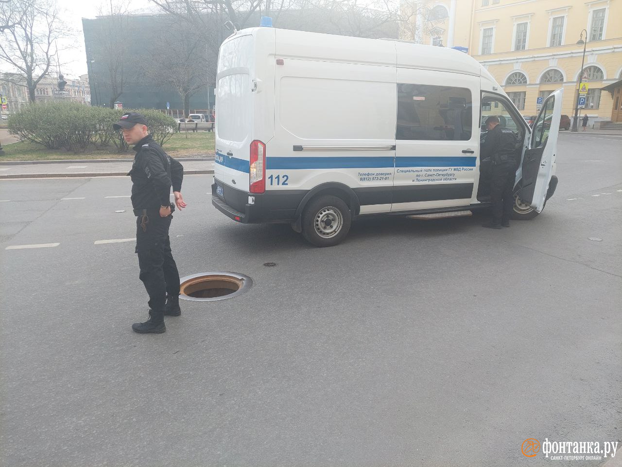 По коням, у нас люк, возможен криминал. В центре Петербурга полиция  поглядела на статистику Водоканала своими глазами | 25.04.2023 |  Санкт-Петербург - БезФормата