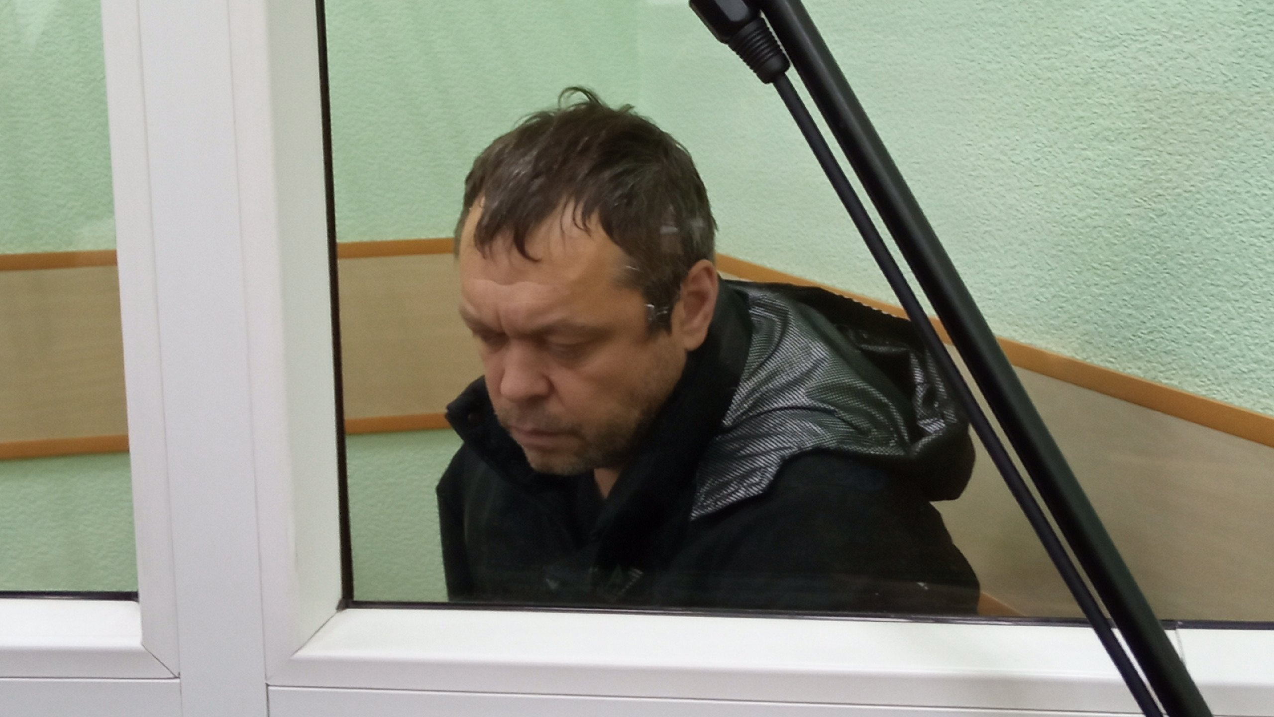 Почему маньяка из Екатеринбурга оставили под домашним арестом? После этого он сбежал и напал на девушек в Перми