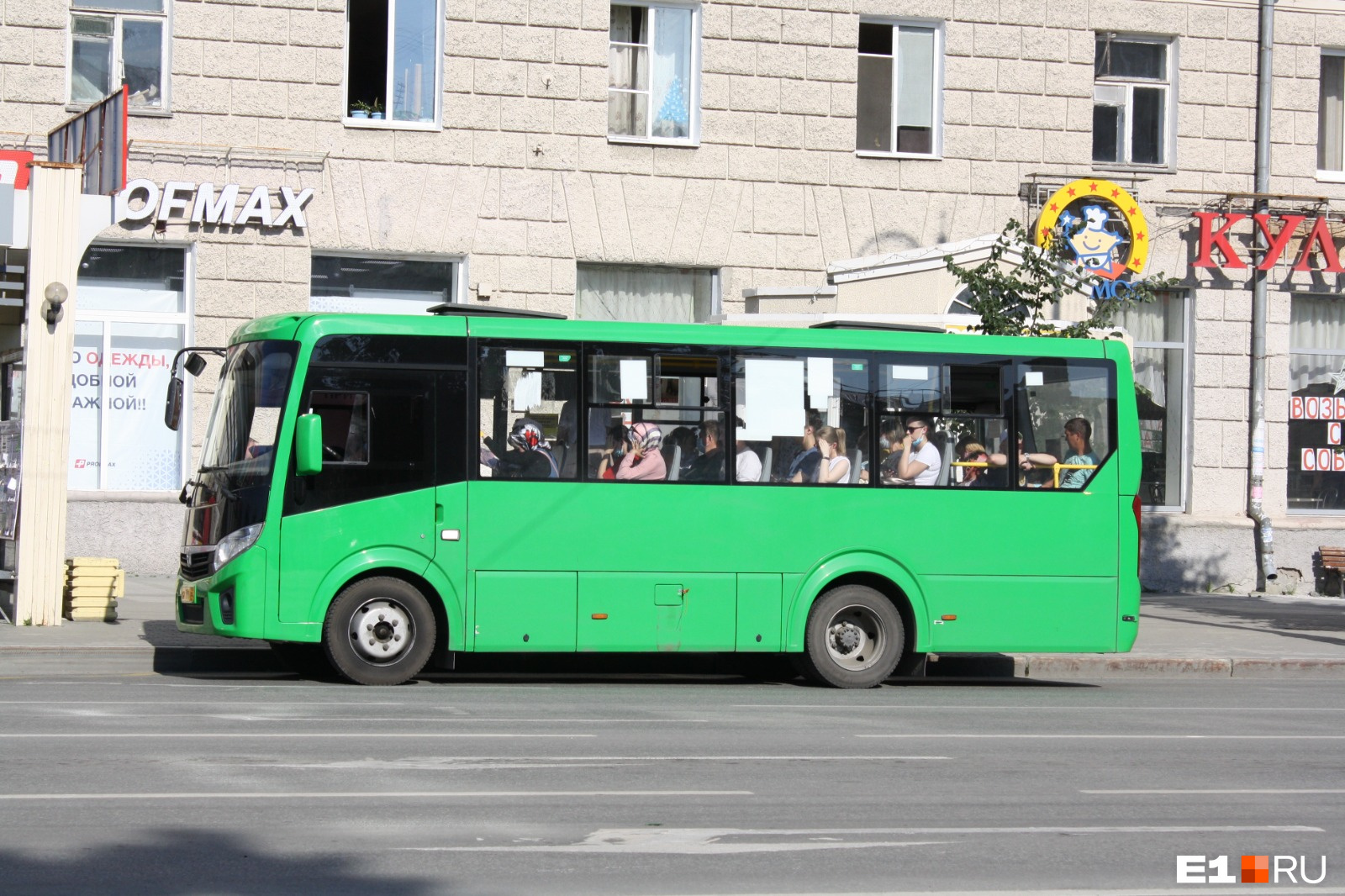 Жители Уралмаша пожаловались на автобус-призрак. Иногда на линии нет ни одной машины