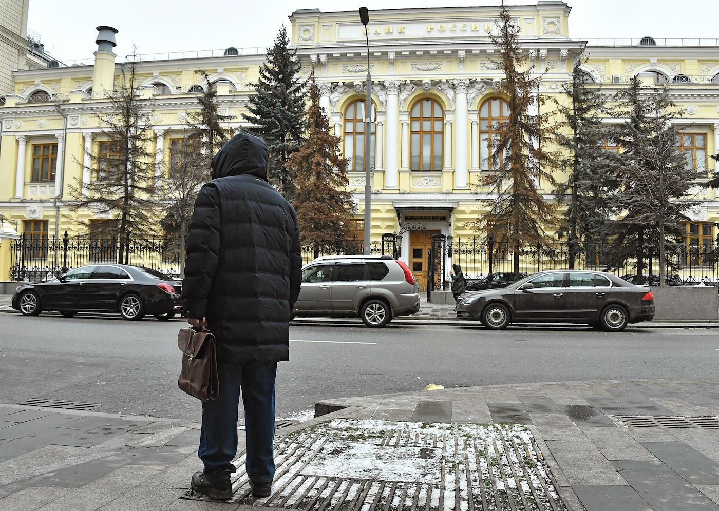Банк России пилит ели, с которыми жил 40 лет