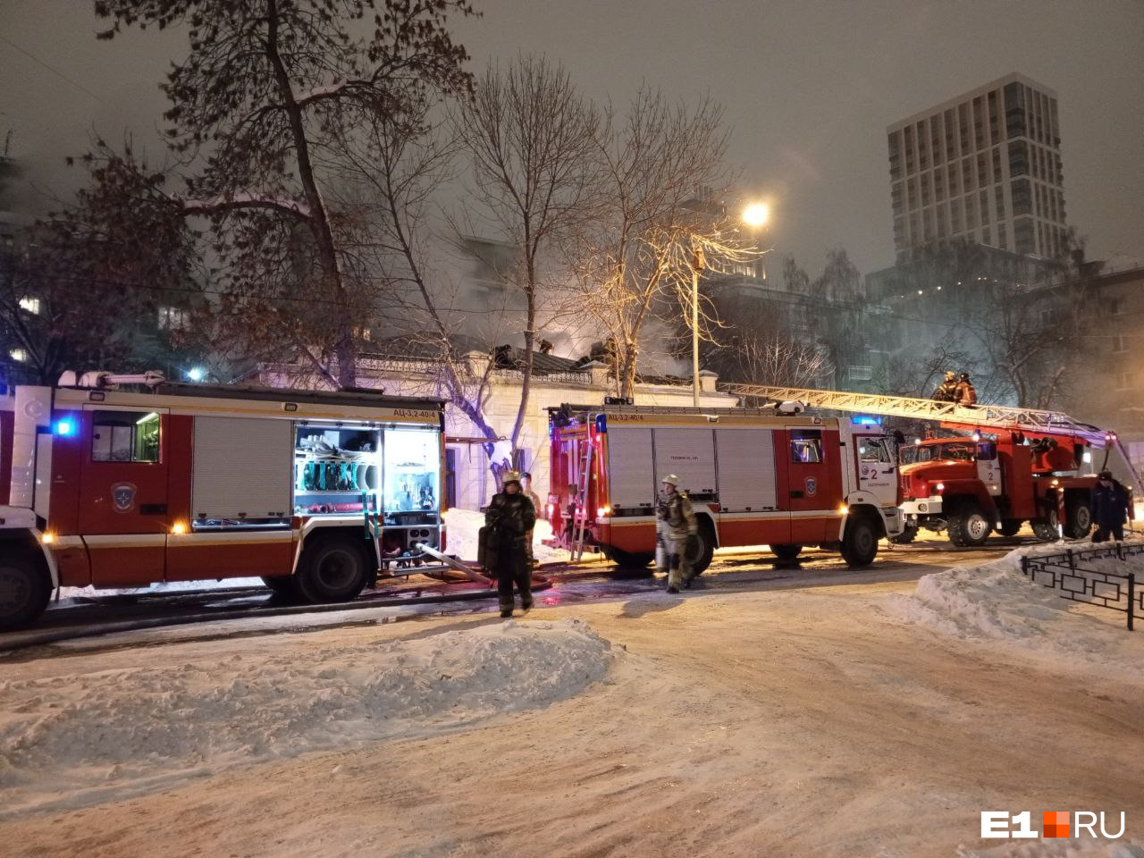 В невезучем особняке в центре Екатеринбурга прогорел уже пятый ресторан. На этот раз буквально — в пожаре
