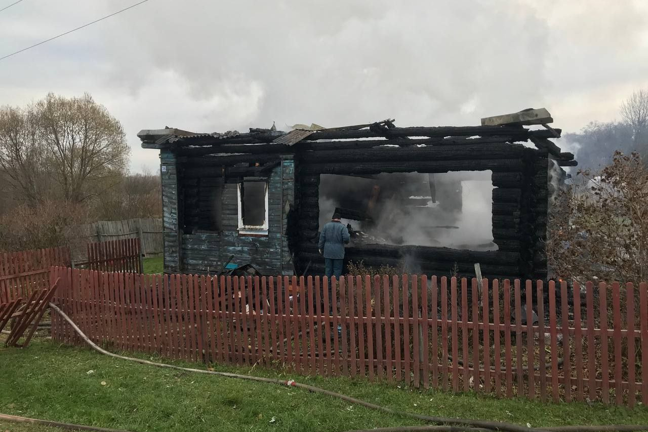 Выжила только бабушка: в ночном пожаре в частном доме сгорела семья с  ребенком | 22.10.2023 | Ярославль - БезФормата