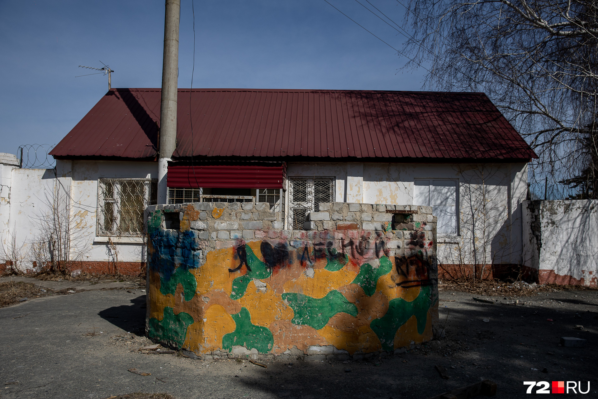 Военный городок продолжают охранять. Почему и зачем, понять сложно Военный городок продолжают охранять. Почему и зачем, понять сложно