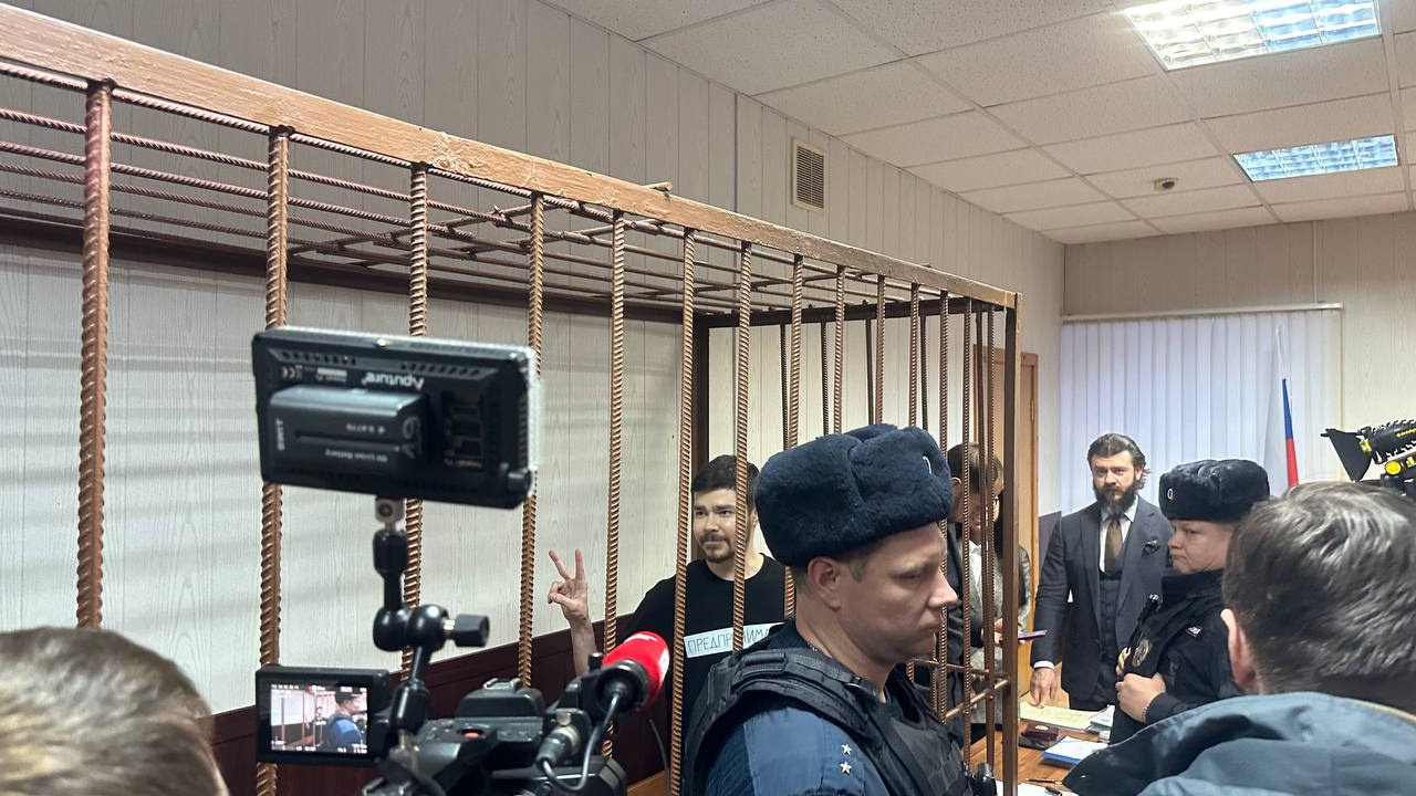 Счета арестованы, а партнер в розыске. Суд в Москве оставил в СИЗО бизнес-коуча Аяза Шабутдинова еще на два месяца
