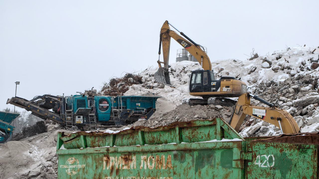 Санная горка с метаном, ядовитая вода и опасные выбросы — что творится на закрытом мусорном полигоне в Балашихе: репортаж