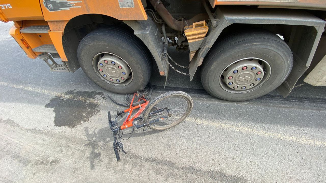 «Жуткая авария, лежит велосипед»: грузовик сбил ребенка в поселке под Челябинском
