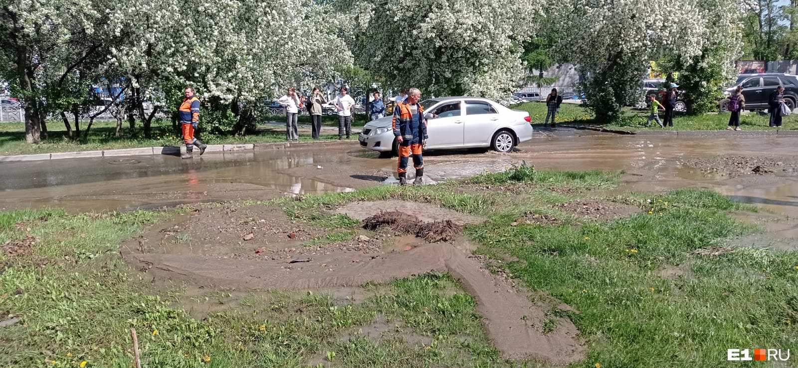 прорвало трубу на гагарина