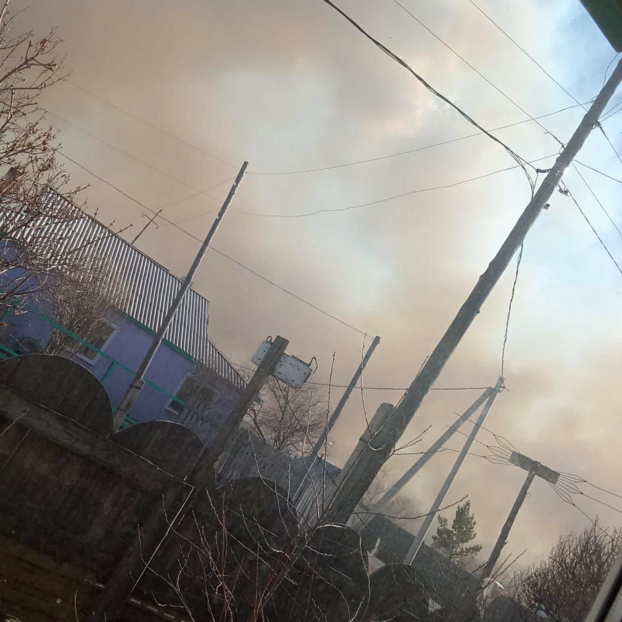Село в Забайкалье в дыму, к нему идет ландшафтный пожар