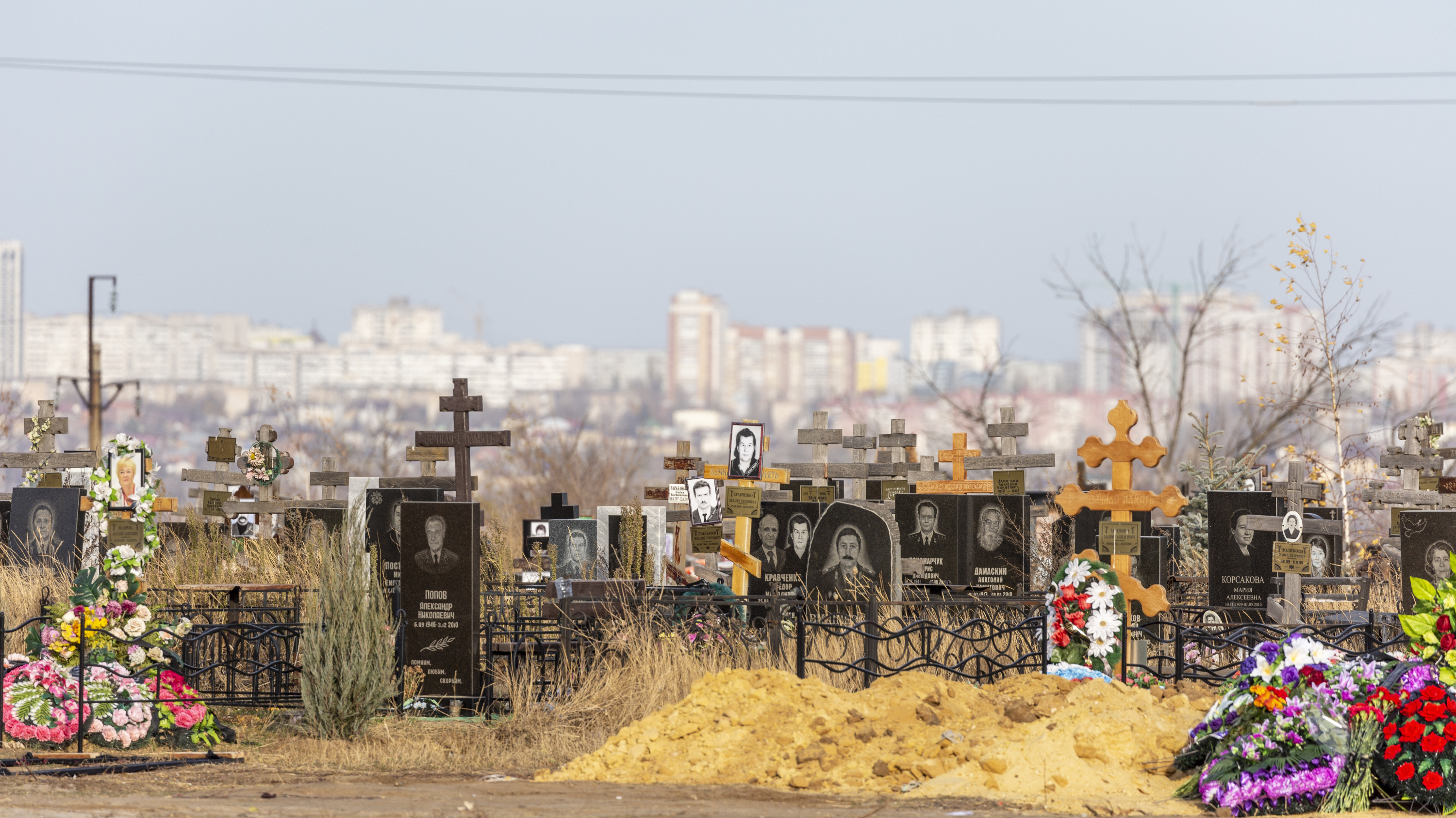 Администрация закрыла доступ автомобилей на кладбища Волгограда