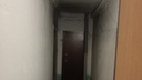 «Подперли дверь, чтобы не открыть было»: в Челябинске во втором подъезде за ночь неизвестные подожгли покрышки