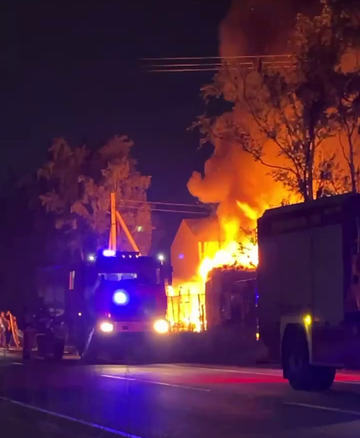 Пожар на складе на Московском шоссе разросся до 200 кв. м, его тушили по повышенному номеру