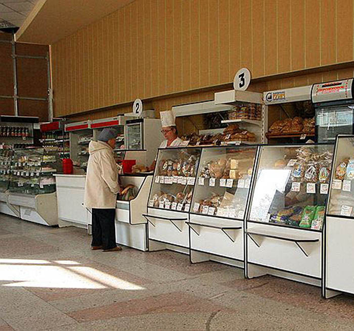 В магазине «Золотой колос» В магазине «Золотой колос»