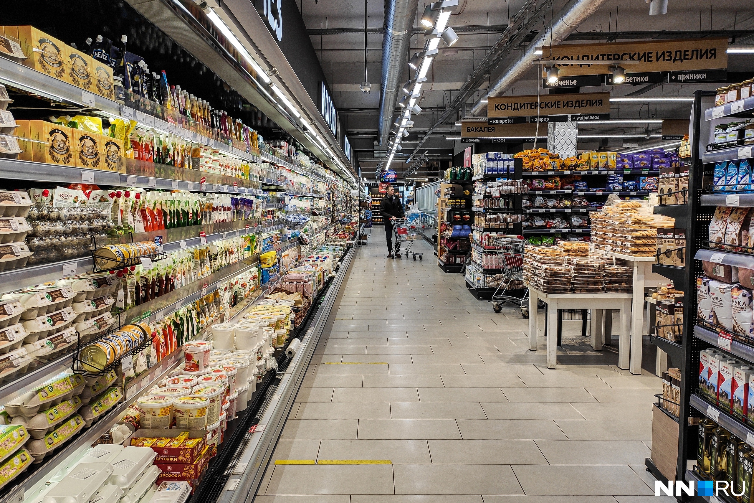 оптовая база сувениров. сметают с полок продукты. коллекционный магазин. торговые ряды починковского райпо. магазин с нижегородскими товарами.