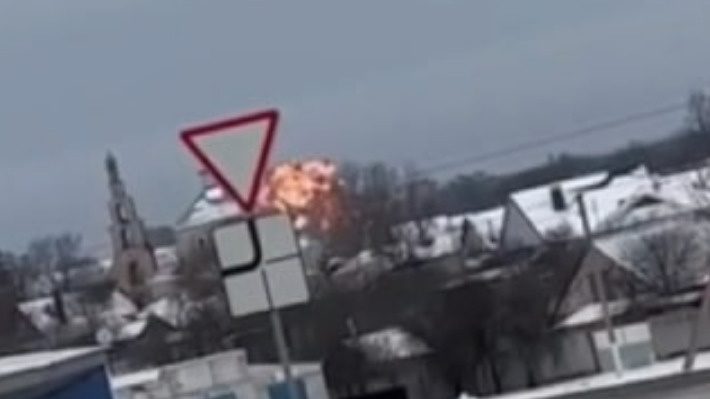 «Следом летел другой самолет»: как рухнул Ил-76 с военнопленными ВСУ — кадры крушения и реакция властей