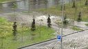 На улице в Челябинске утонул Renault Duster (да-да, полностью!) Как город пережил потоп после ливня с градом