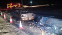 Омич сгорел в своей машине на сельской дороге