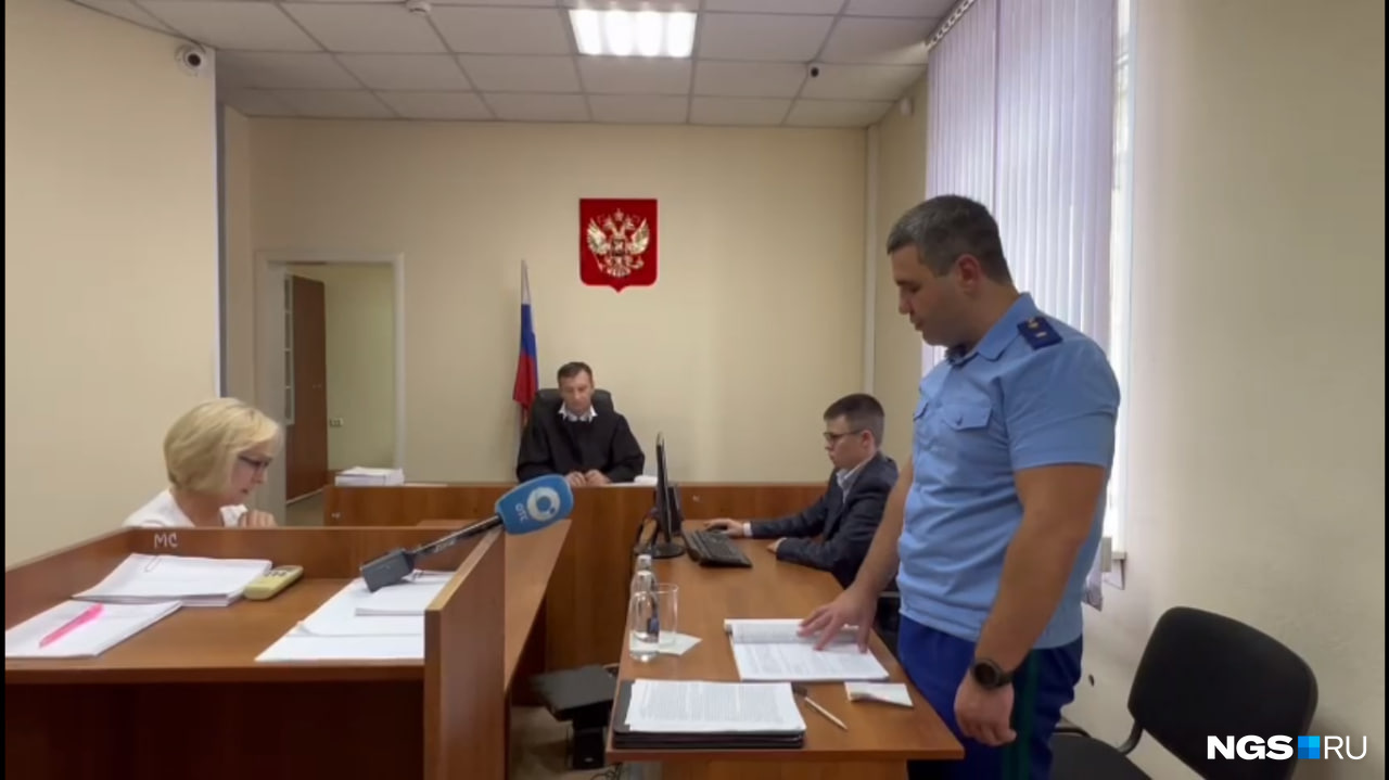 Обвинение по делу поддерживает лично прокурор Новосибирской области Александр Бучман