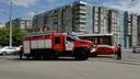 В Новосибирске загорелся трамвай: электротранспорт на линии встал в пробку