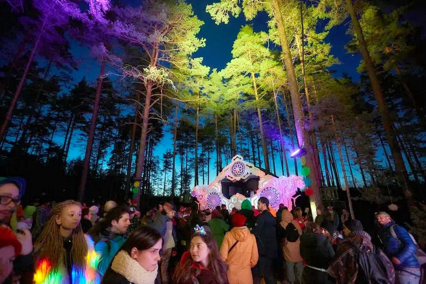 «Систо» пляски. Как устроен самый большой лесной фестиваль в Ленобласти