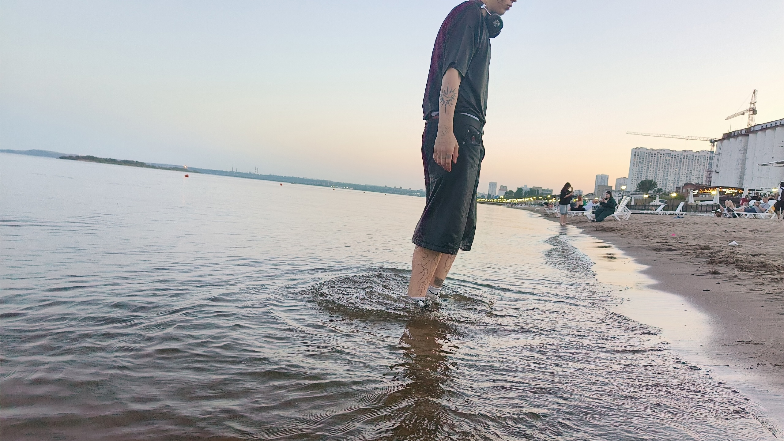 Прогуляться по берегу: можно ли в Саратове купаться в Волге в начале лета