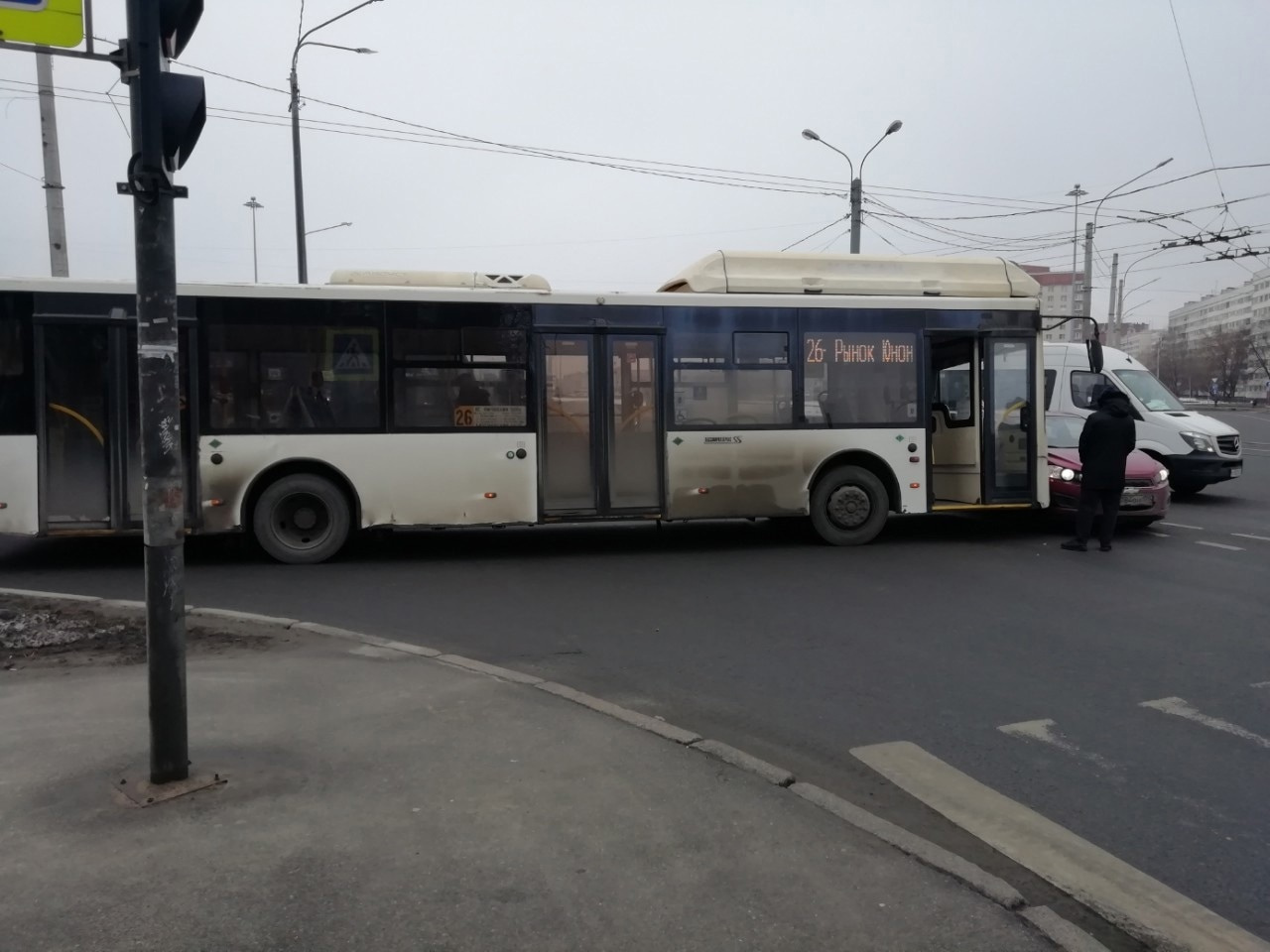 Пробки в Петербурге и на Стачек из-за ДТП на Кронштадтской площади - 6  апреля 2023 - ФОНТАНКА.ру