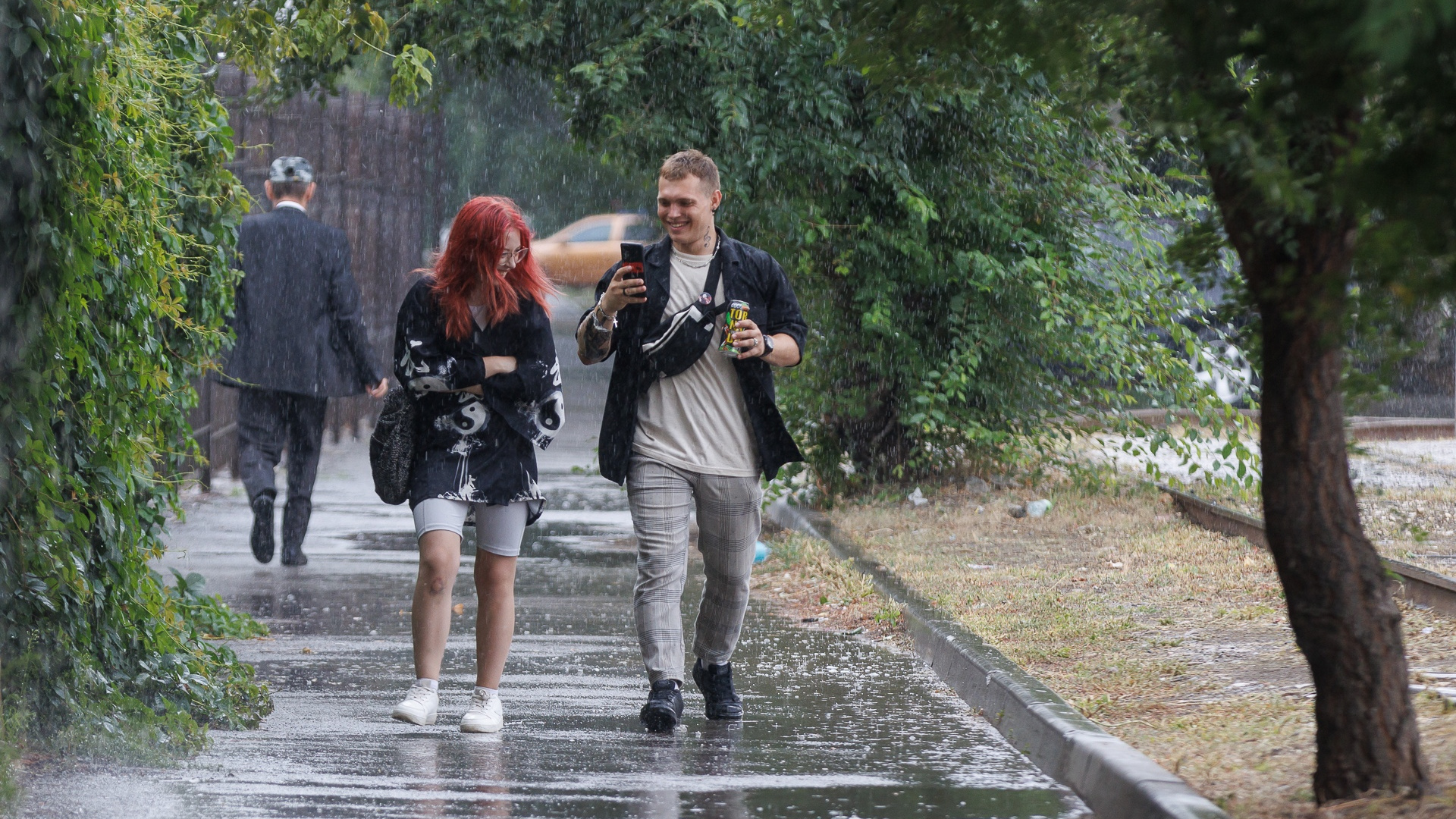 Град, ливень и шквалистый ветер: испепеляющую жару в Волгограде сменит жуткая гроза