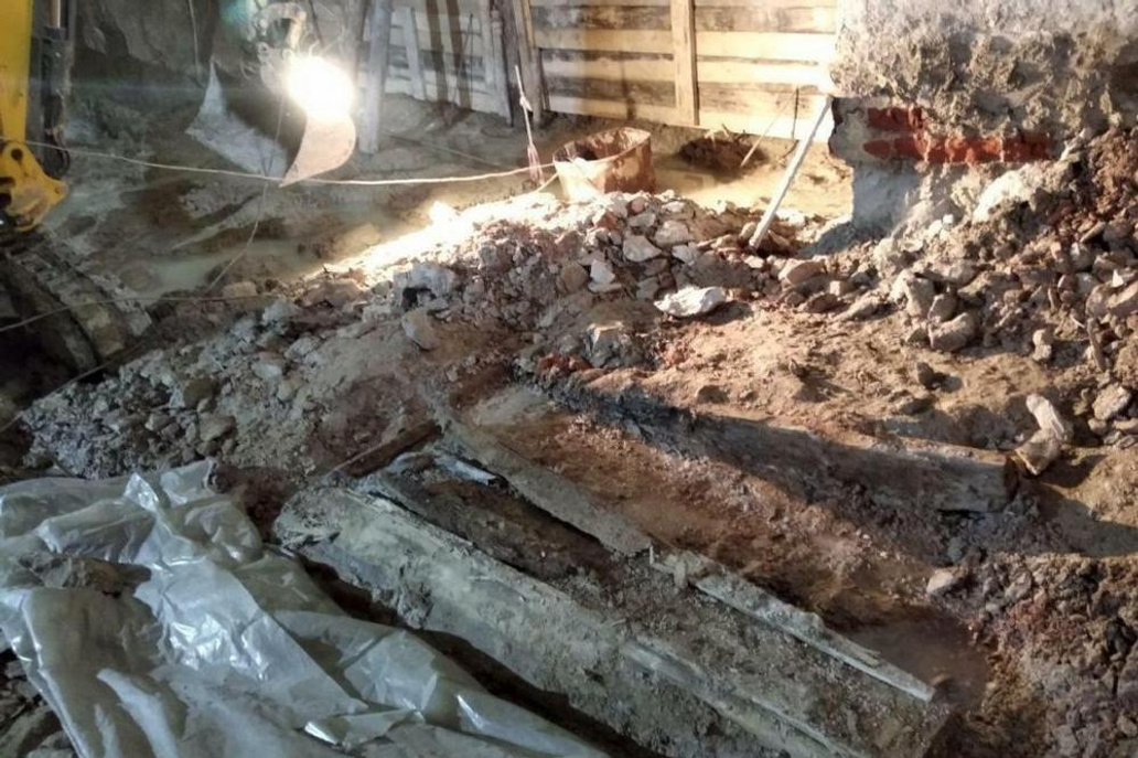 Так выглядел тот самый дубовый гроб с останками Текутьева, обнаруженный при реставрации церкви