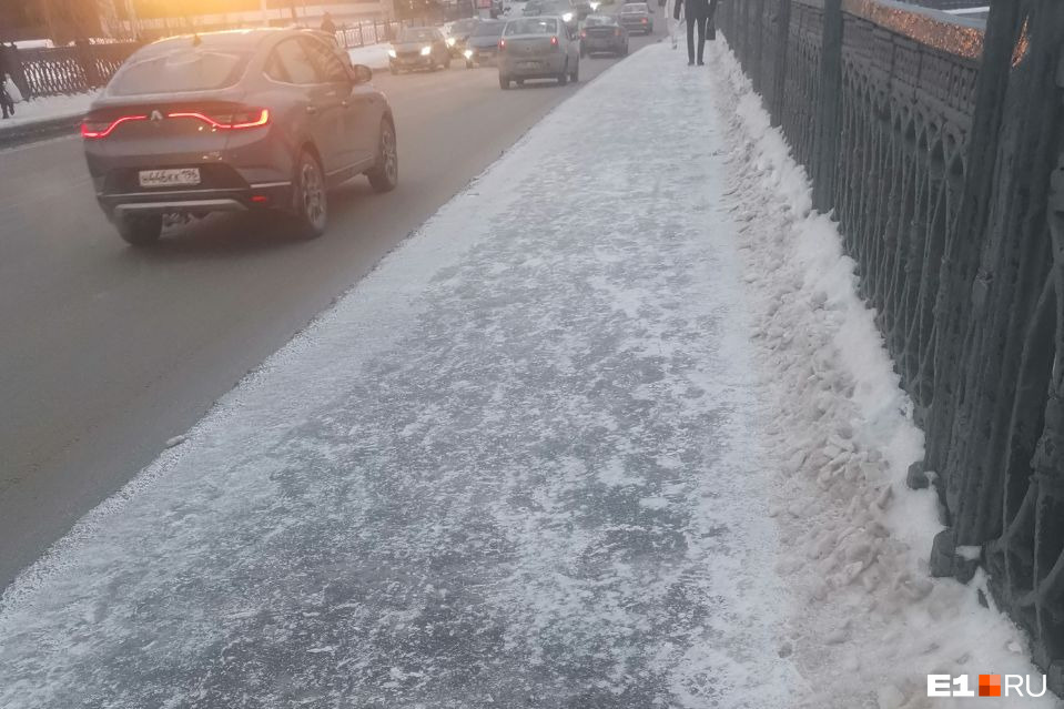 Тротуар в центре Екатеринбурга