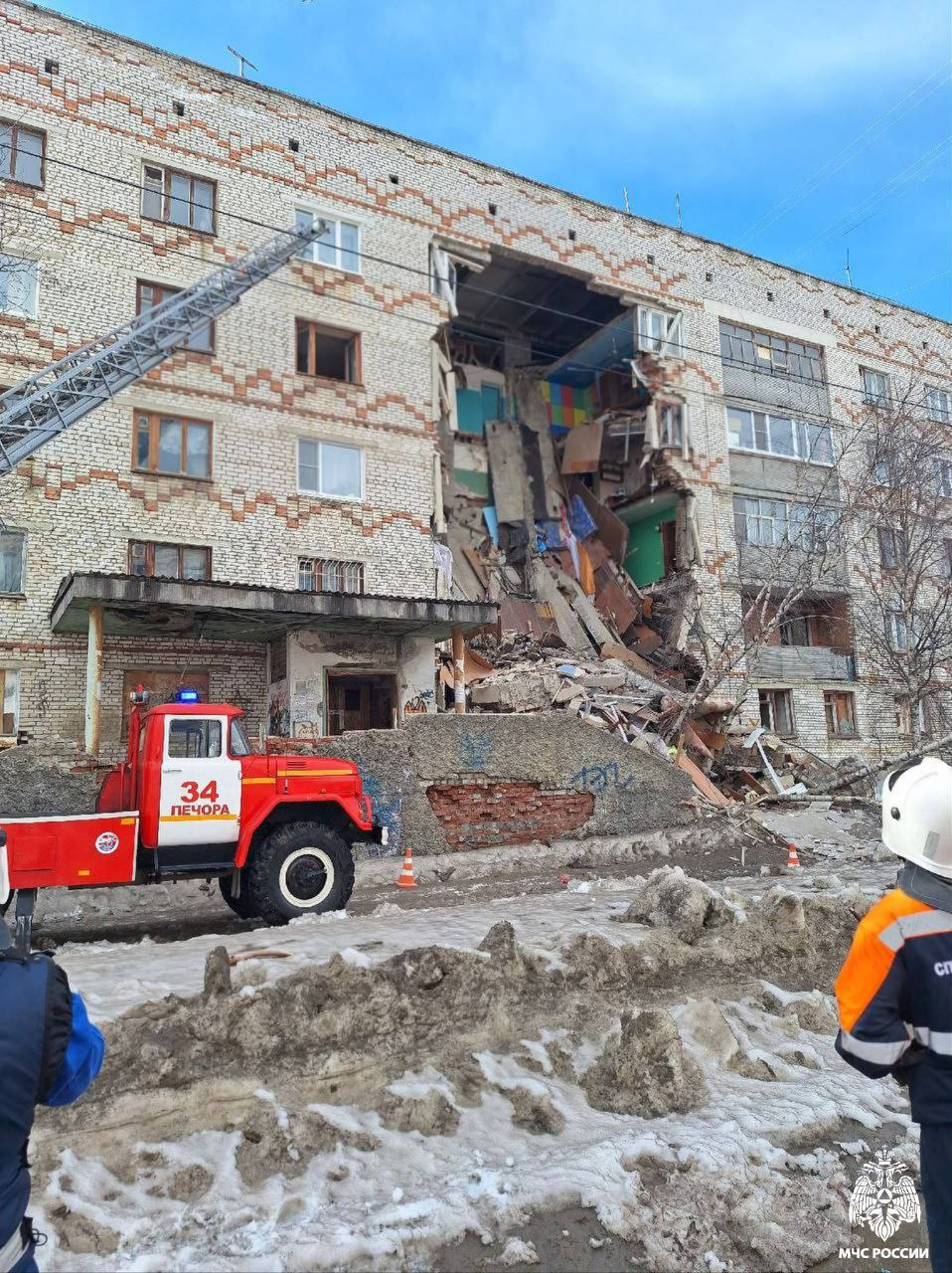 В Печоре частично обрушилась пятиэтажка. Жильцы дома неоднократно  жаловались на его аварийность