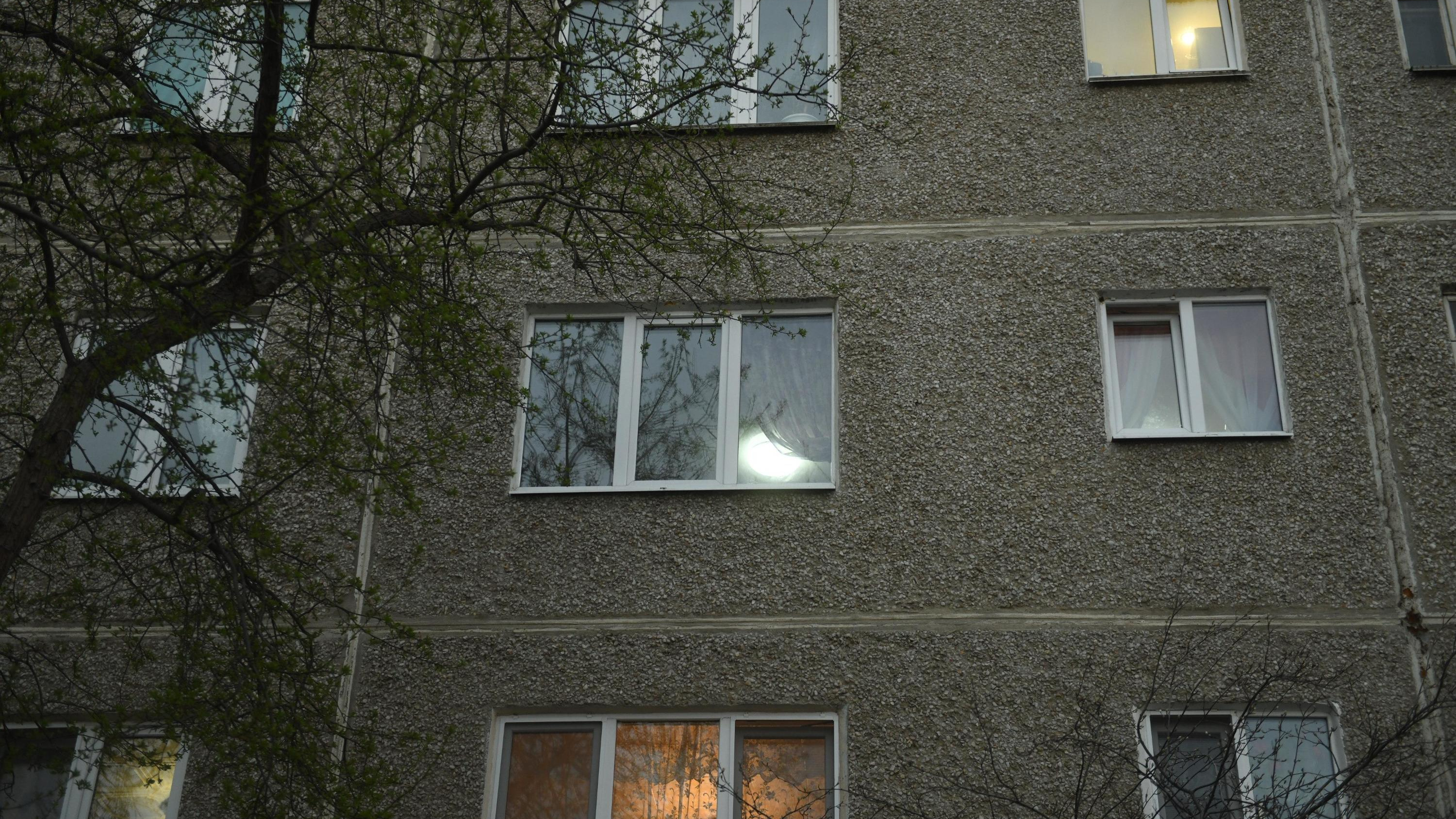 В Архангельске выпал из окна пятилетний ребенок