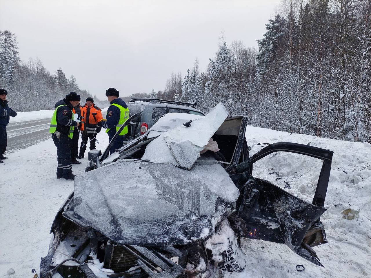 В лобовом столкновении на Серовском тракте погиб водитель Lada Granta
