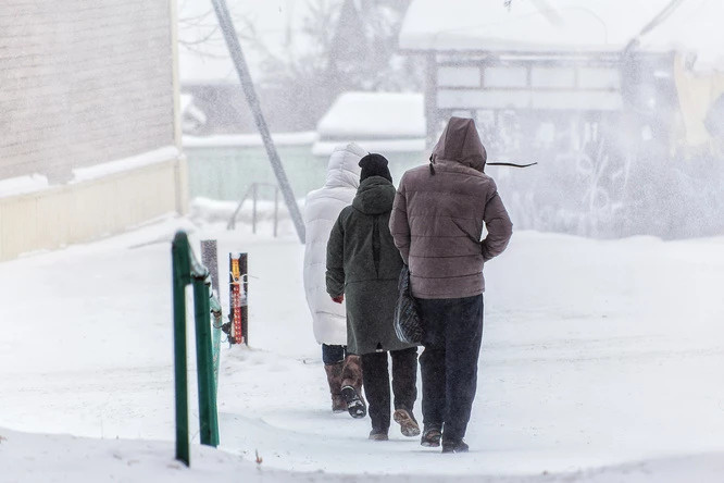 Штормовое предупреждение из-за сильнейшего ветра рассылает МЧС жителям Новосибирска на 2 и 3 марта