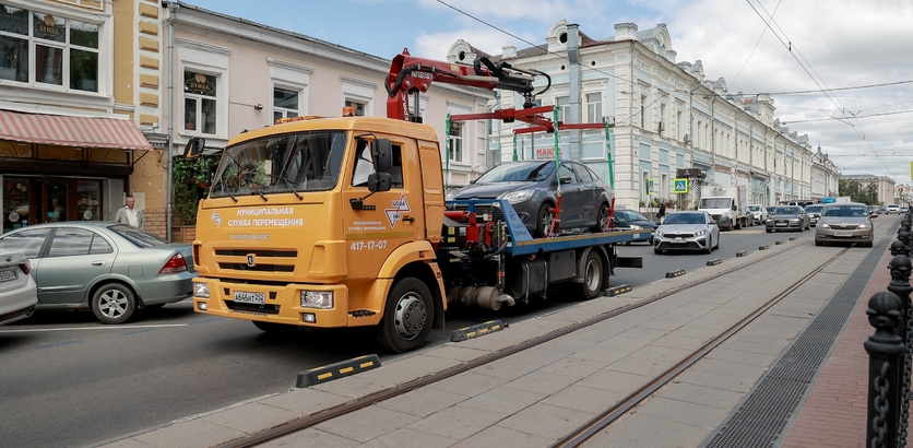 В Нижнем Новгороде с платных парковок начали эвакуировать машины на штрафстоянки. С чем это связано?
