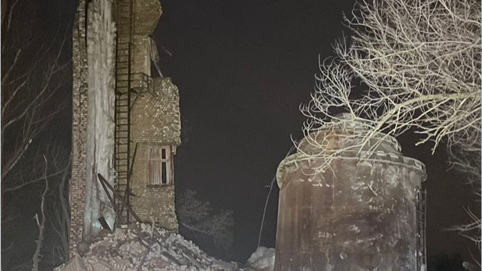 «Она просто рассыпалась»: под Волгоградом рухнула единственная на поселок водонапорная башня