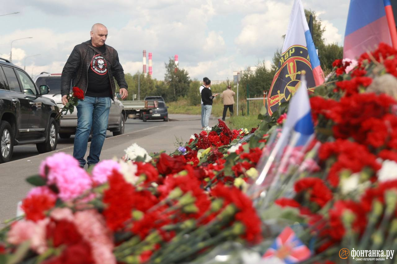 Что происходит у «ЧВК Вагнер-Центра» на Зольной улице в Петербурге - 25  августа 2023 - ФОНТАНКА.ру