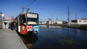Как омские трамваи ходят по одной большой луже — фоторепортаж